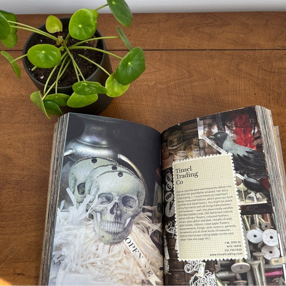 Book - The Stylist’s Guide to NYC - Picture 3 of 3